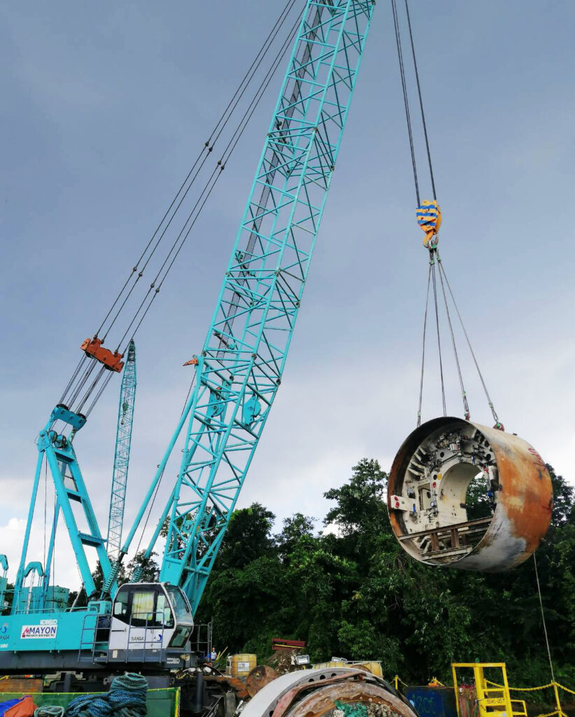 180t crawler crane extraction of tunnel boring machine parts